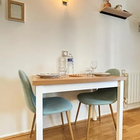 Botanique 10min Gare 2min Paris 30min شقة *